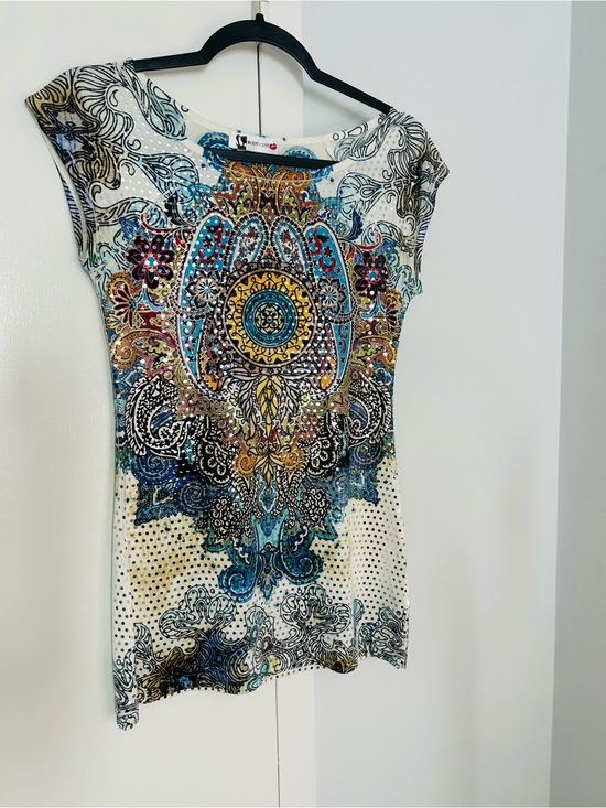 Body Central Tops - Body Central Women’s White Multicolor Boho Medallion Short Sleeve Tee Medium
